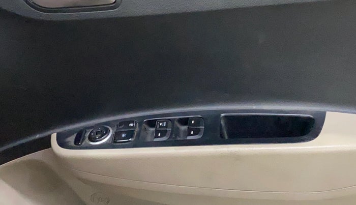 2014 Hyundai Xcent S 1.2, Petrol, Manual, 1,06,542 km, Driver Side Door Panels Control