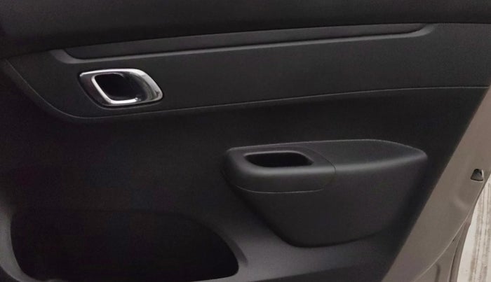 2018 Renault Kwid RXT 0.8 (O), Petrol, Manual, 41,202 km, Driver Side Door Panels Control