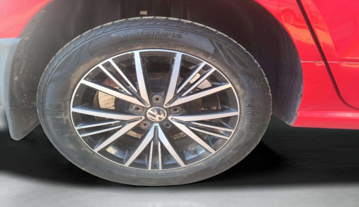 2017 Volkswagen Polo HIGHLINE1.2L, Petrol, Manual, 32,071 km, Right Rear Wheel