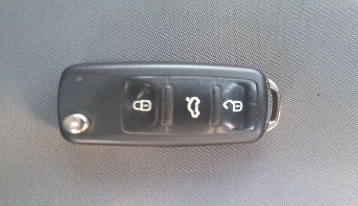 2017 Volkswagen Polo HIGHLINE1.2L, Petrol, Manual, 32,071 km, Key Close Up