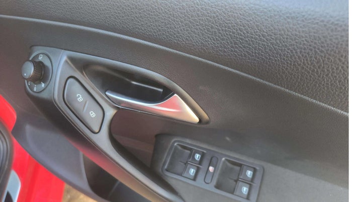 2017 Volkswagen Polo HIGHLINE1.2L, Petrol, Manual, 32,071 km, Driver Side Door Panels Control