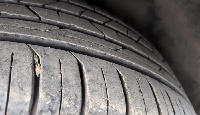 2023 Volkswagen VIRTUS HIGHLINE TSI 1.0 AT, Petrol, Automatic, 14,298 km, Left Front Tyre Tread