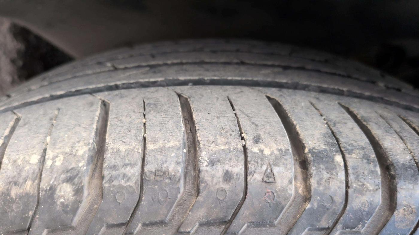 2023 Volkswagen VIRTUS HIGHLINE TSI 1.0 AT, Petrol, Automatic, 14,298 km, Right Rear Tyre Tread