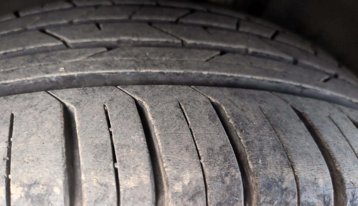 2023 Volkswagen VIRTUS HIGHLINE TSI 1.0 AT, Petrol, Automatic, 14,298 km, Left Rear Tyre Tread