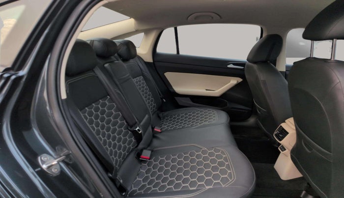 2023 Volkswagen VIRTUS HIGHLINE TSI 1.0 AT, Petrol, Automatic, 14,298 km, Right Side Rear Door Cabin