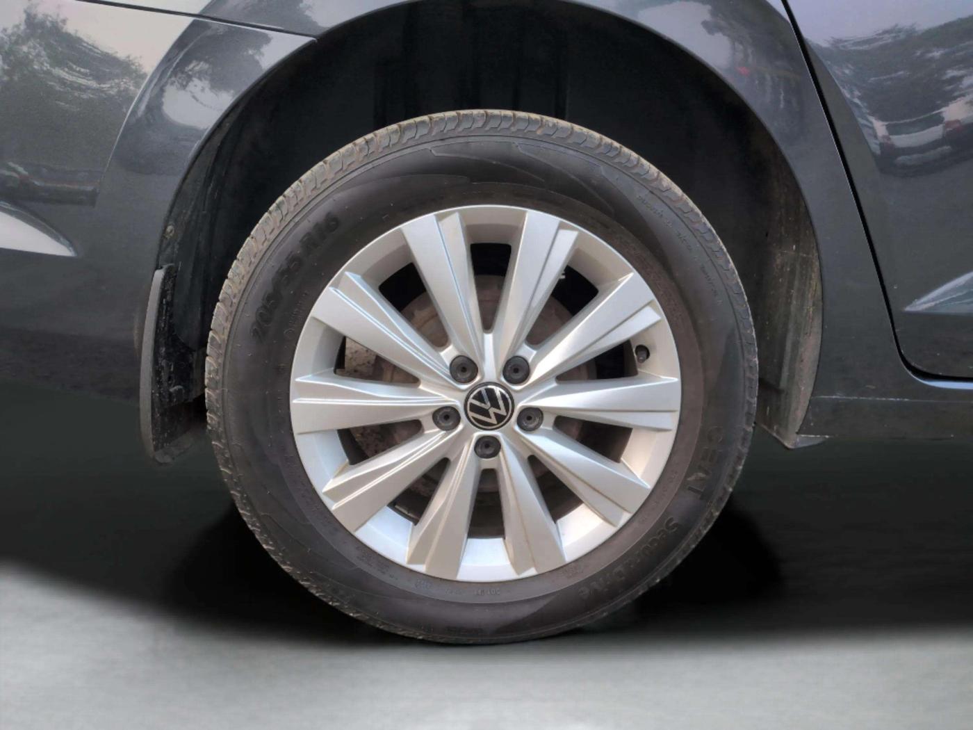 2023 Volkswagen VIRTUS HIGHLINE TSI 1.0 AT, Petrol, Automatic, 14,298 km, Right Rear Wheel
