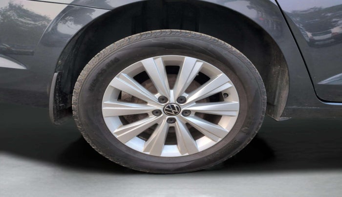 2023 Volkswagen VIRTUS HIGHLINE TSI 1.0 AT, Petrol, Automatic, 14,298 km, Right Rear Wheel