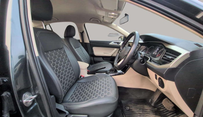 2023 Volkswagen VIRTUS HIGHLINE TSI 1.0 AT, Petrol, Automatic, 14,298 km, Right Side Front Door Cabin