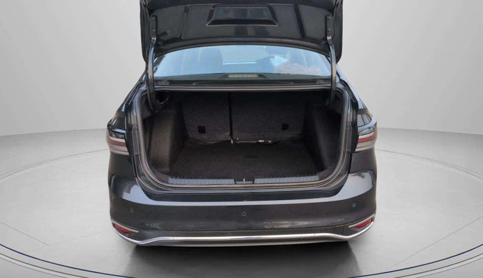 2023 Volkswagen VIRTUS HIGHLINE TSI 1.0 AT, Petrol, Automatic, 14,298 km, Boot Door Open