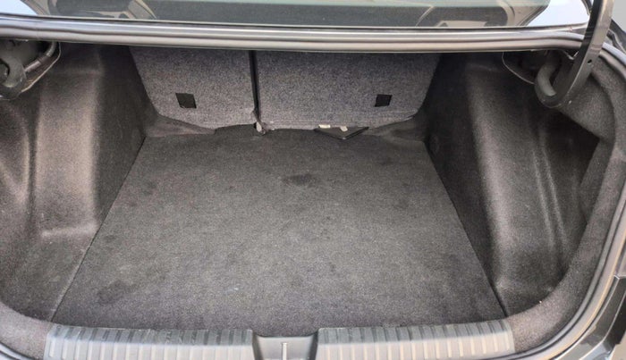 2023 Volkswagen VIRTUS HIGHLINE TSI 1.0 AT, Petrol, Automatic, 14,298 km, Boot Inside