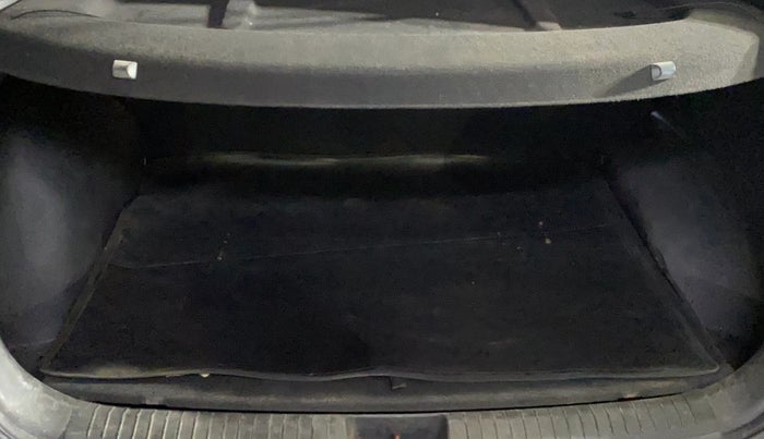 2016 Hyundai Creta BASE 1.6 PETROL, Petrol, Manual, 67,835 km, Boot Inside