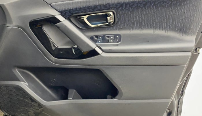 2022 Tata Safari XZ PLUS DARK EDITION, Diesel, Manual, 46,235 km, Driver Side Door Panels Control