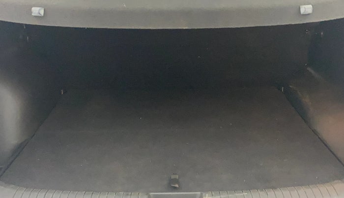 2016 Hyundai Creta SX PLUS 1.6 PETROL, Petrol, Manual, 36,776 km, Boot Inside