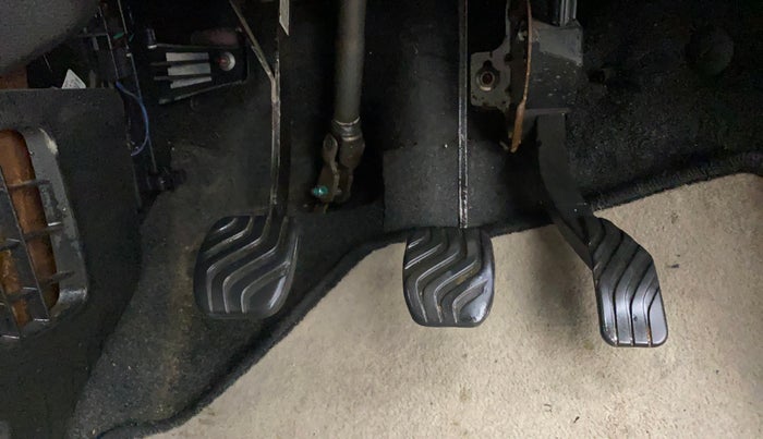 2017 Renault Kwid RXL, Petrol, Manual, 19,475 km, Pedals