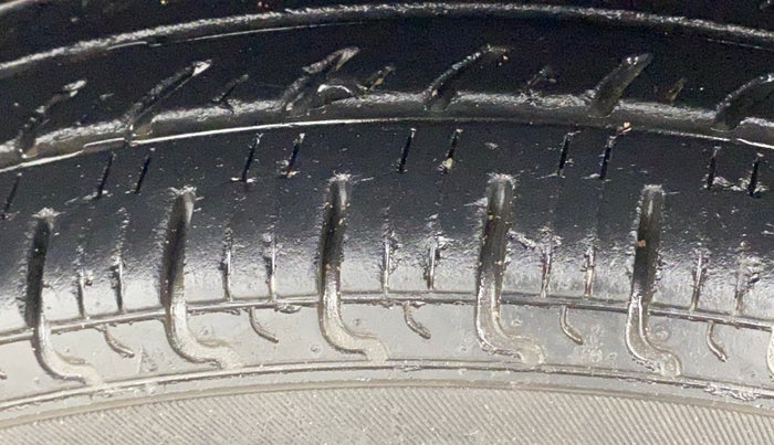 2017 Renault Kwid RXL, Petrol, Manual, 19,475 km, Left Front Tyre Tread