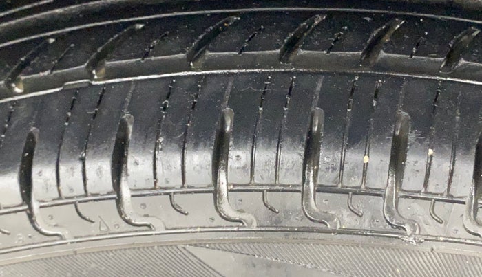 2017 Renault Kwid RXL, Petrol, Manual, 19,475 km, Left Rear Tyre Tread