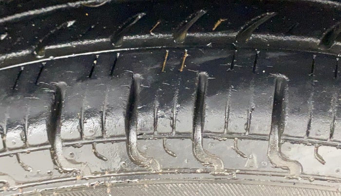 2017 Renault Kwid RXL, Petrol, Manual, 19,475 km, Right Front Tyre Tread