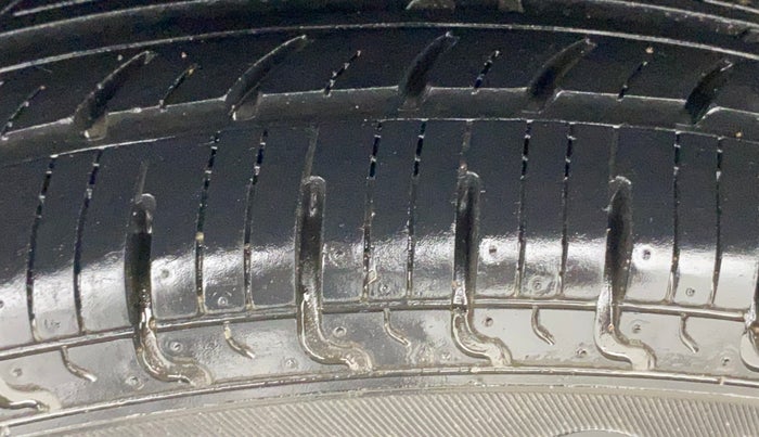 2017 Renault Kwid RXL, Petrol, Manual, 19,475 km, Right Rear Tyre Tread