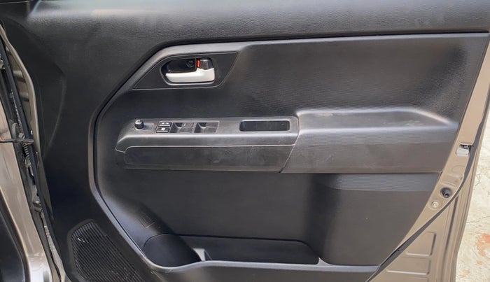 2024 Maruti New Wagon-R VXI 1.0 AMT, Petrol, Automatic, 8,858 km, Driver Side Door Panels Control