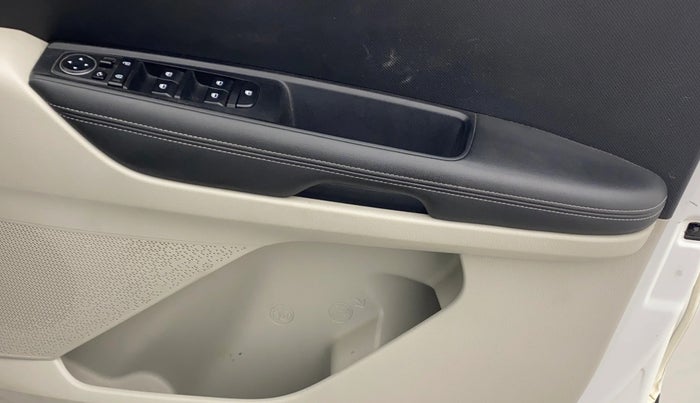 2021 KIA SONET HTX 1.0 IMT, Petrol, Manual, 55,683 km, Driver Side Door Panels Control