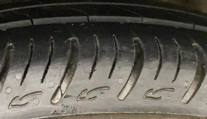 2017 Maruti Baleno DELTA DIESEL 1.3, Diesel, Manual, 1,07,122 km, Right Rear Tyre Tread