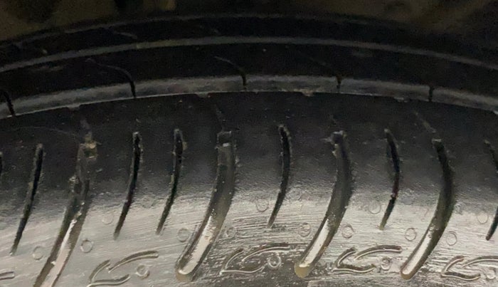 2017 Maruti Baleno DELTA DIESEL 1.3, Diesel, Manual, 1,07,122 km, Right Front Tyre Tread