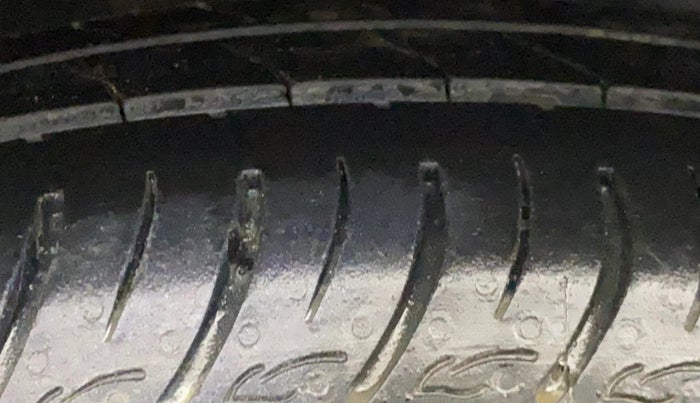 2017 Maruti Baleno DELTA DIESEL 1.3, Diesel, Manual, 1,07,122 km, Left Rear Tyre Tread