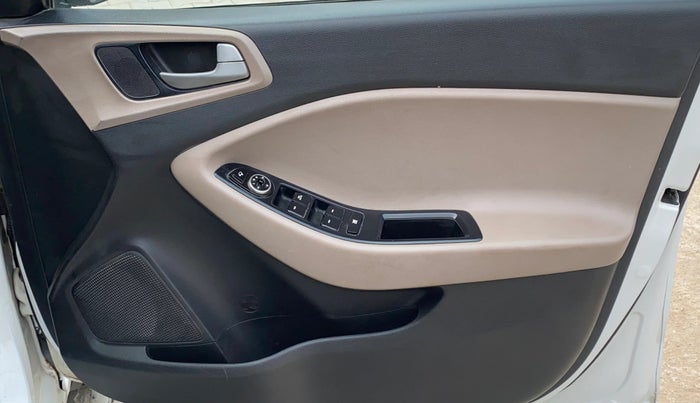 2015 Hyundai Elite i20 ASTA 1.2, Petrol, Manual, 97,259 km, Driver Side Door Panels Control