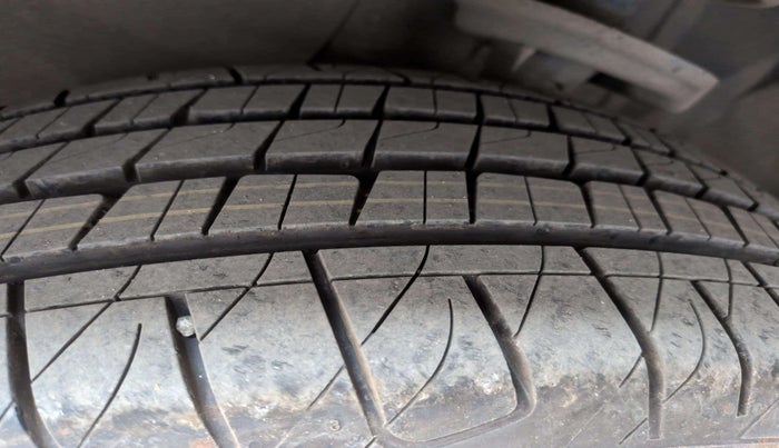 2017 Jeep Compass LIMITED 1.4 PETROL AT, Petrol, Automatic, 42,838 km, Left Front Tyre Tread