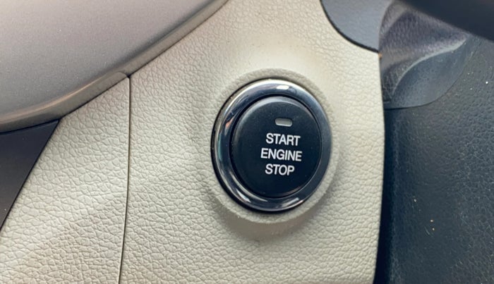 2020 Mahindra XUV300 W8 1.2 PETROL, Petrol, Manual, 81,812 km, Keyless Start/ Stop Button