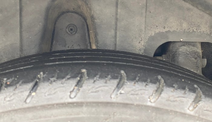 2020 Mahindra XUV300 W8 1.2 PETROL, Petrol, Manual, 81,812 km, Right Rear Tyre Tread