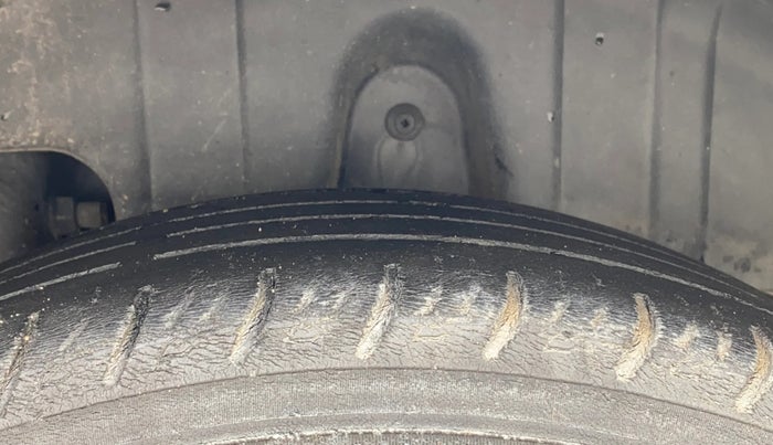 2020 Mahindra XUV300 W8 1.2 PETROL, Petrol, Manual, 81,812 km, Left Rear Tyre Tread