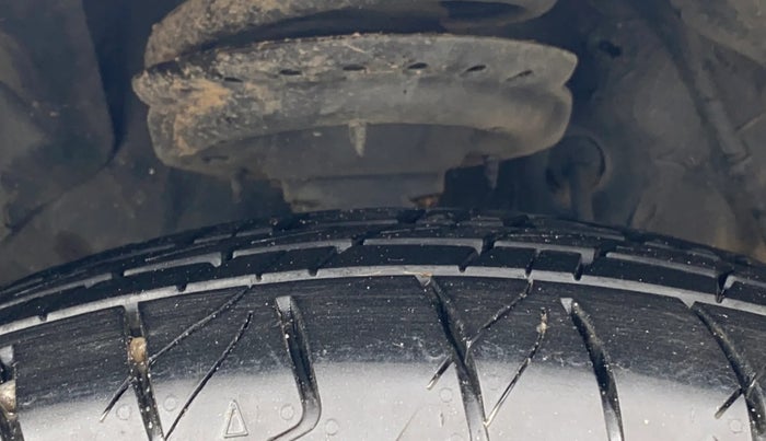 2020 Mahindra XUV300 W8 1.2 PETROL, Petrol, Manual, 81,812 km, Right Front Tyre Tread