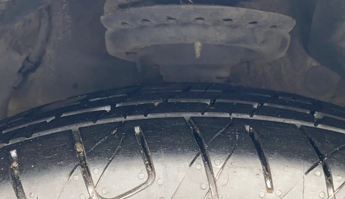 2020 Mahindra XUV300 W8 1.2 PETROL, Petrol, Manual, 81,812 km, Left Front Tyre Tread