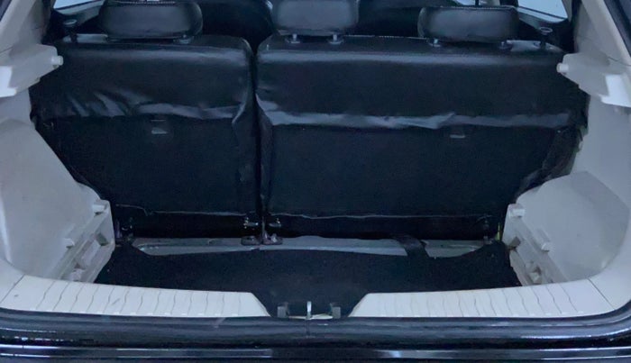 2021 Mahindra XUV300 W6 1.5 Sunroof Diesel, Diesel, Manual, 1,35,953 km, Boot Inside