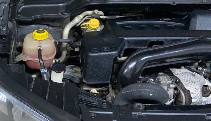 2021 Mahindra XUV300 W6 1.5 Sunroof Diesel, Diesel, Manual, 1,35,953 km, Engine View - Right