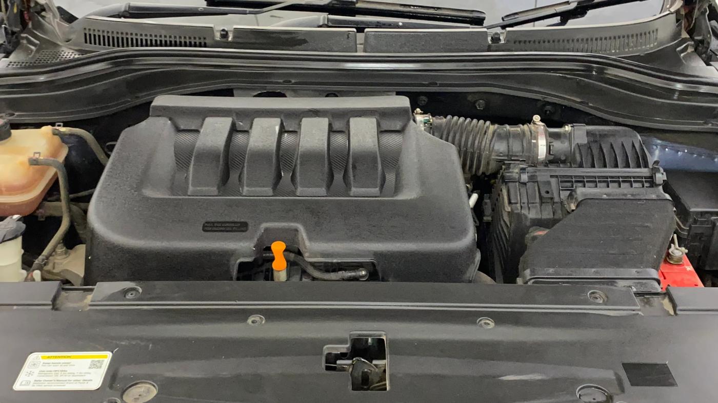 2021 Mahindra XUV700 AX 7 LUXURY P AT 7 STR, Petrol, Automatic, 57,114 km, Engine View