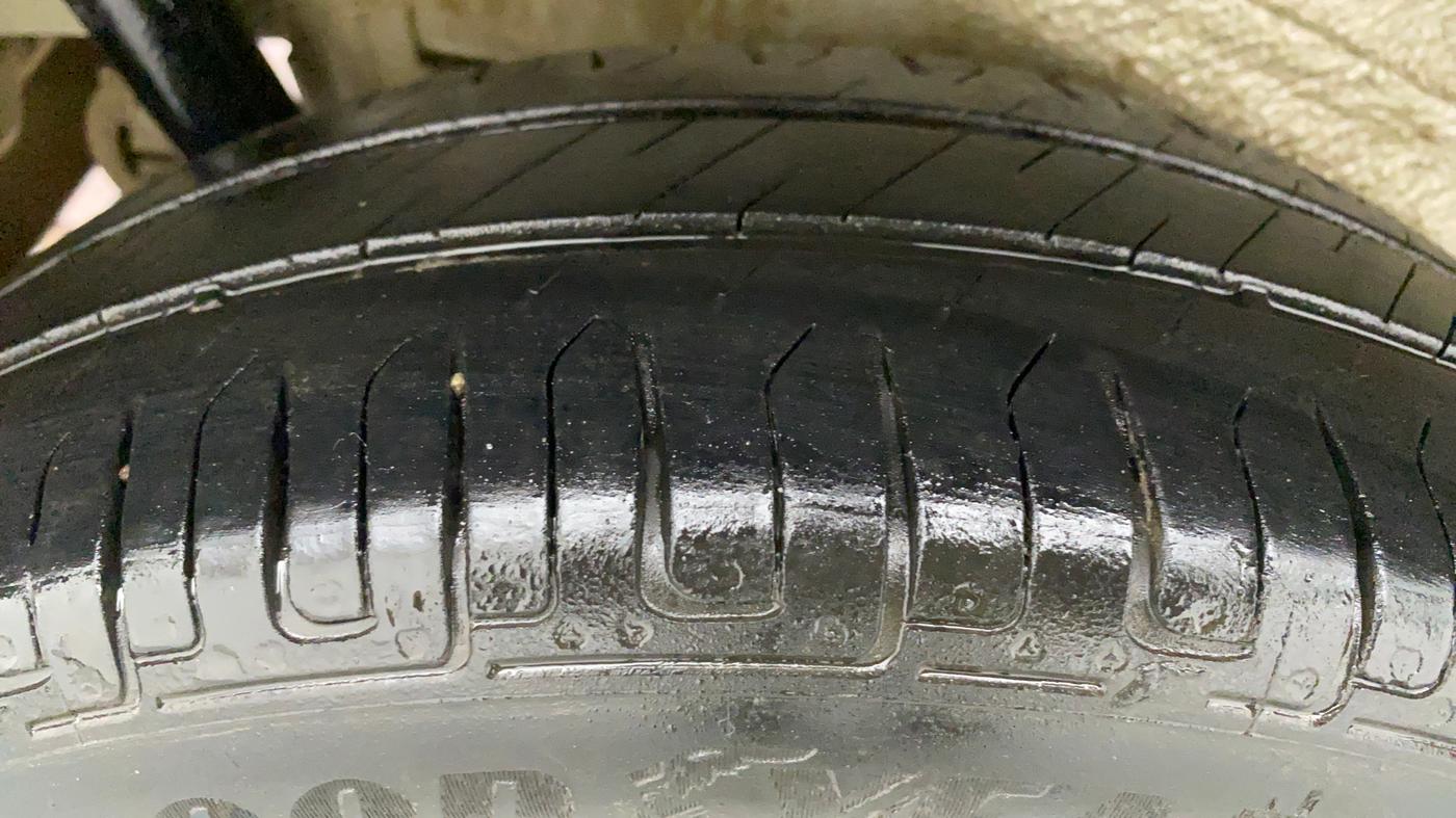 2018 Maruti Wagon R 1.0 VXI, Petrol, Manual, 48,863 km, Right Rear Tyre Tread
