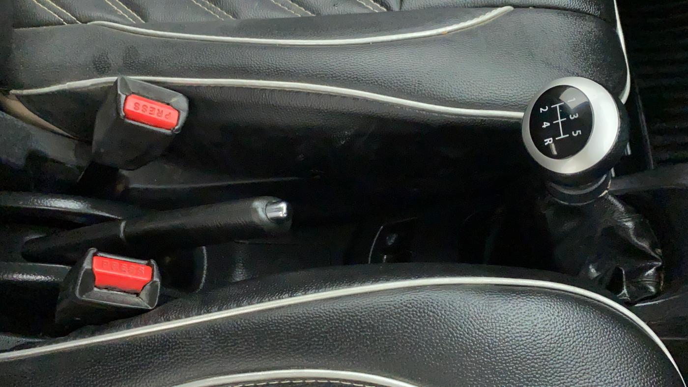 2018 Maruti Wagon R 1.0 VXI, Petrol, Manual, 48,863 km, Gear Lever