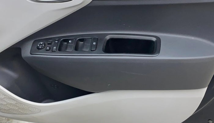 2022 Hyundai GRAND I10 NIOS SPORTZ 1.2 KAPPA VTVT, Petrol, Manual, 35,137 km, Driver Side Door Panels Control