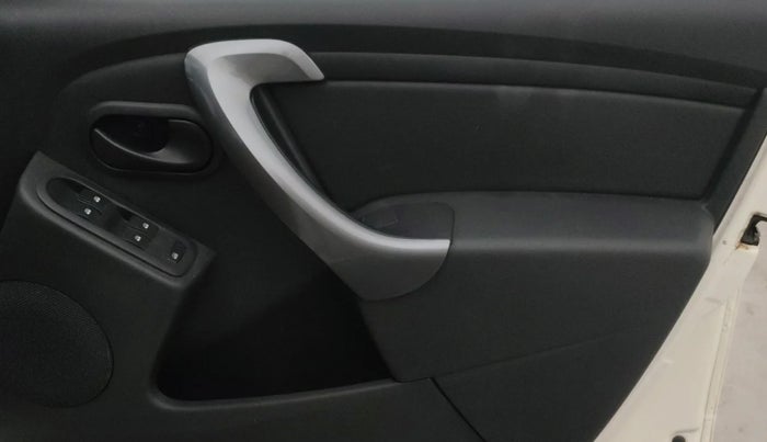 2013 Renault Duster RXE PETROL, Petrol, Manual, 61,904 km, Driver Side Door Panels Control