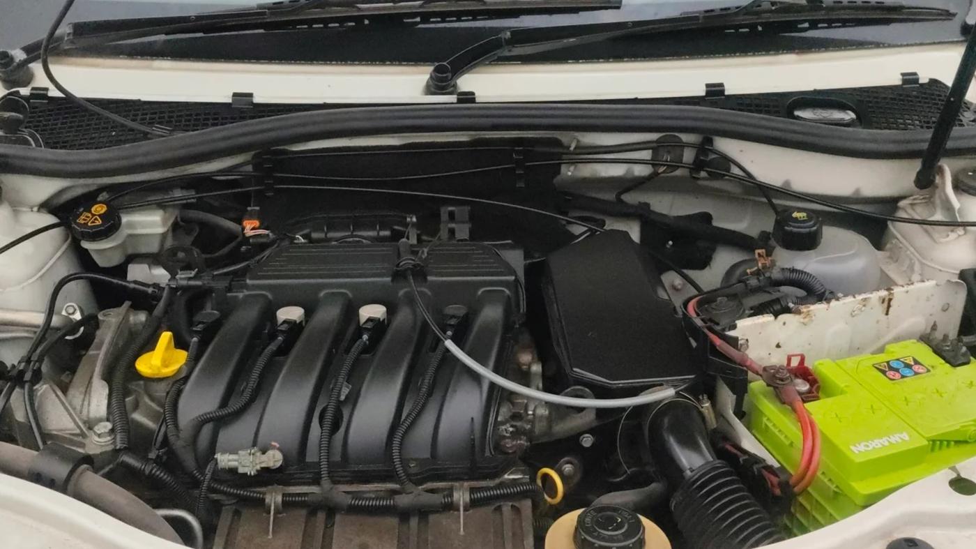 2013 Renault Duster RXE PETROL, Petrol, Manual, 61,904 km, Engine View