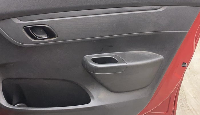 2016 Renault Kwid RXT 0.8, Petrol, Manual, 1,30,438 km, Driver Side Door Panels Control