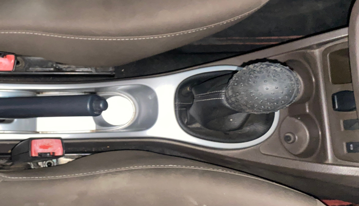 2017 Renault Duster RXL PETROL, Petrol, Manual, 30,983 km, Gear Lever