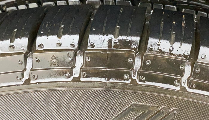 2017 Renault Duster RXL PETROL, Petrol, Manual, 30,983 km, Right Rear Tyre Tread