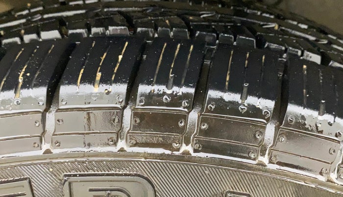 2017 Renault Duster RXL PETROL, Petrol, Manual, 30,983 km, Left Front Tyre Tread