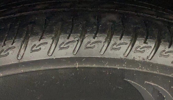 2020 KIA SONET HTK PLUS 1.5, Diesel, Manual, 60,014 km, Left Front Tyre Tread