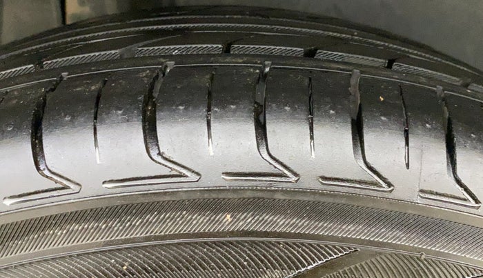 2017 Maruti S Cross ZETA 1.3, Diesel, Manual, 68,717 km, Right Rear Tyre Tread