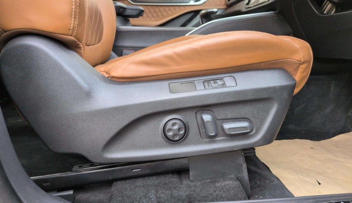 2024 MG GLOSTER SAVVY 2.0 TURBO 7 STR 2WD, Diesel, Automatic, 17,351 km, Driver Side Adjustment Panel