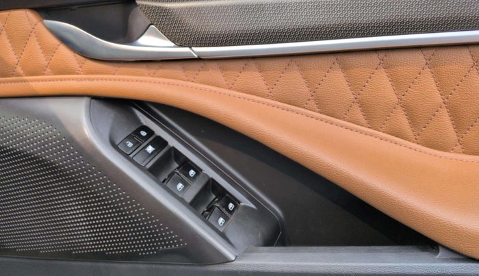 2024 MG GLOSTER SAVVY 2.0 TURBO 7 STR 2WD, Diesel, Automatic, 17,351 km, Driver Side Door Panels Control